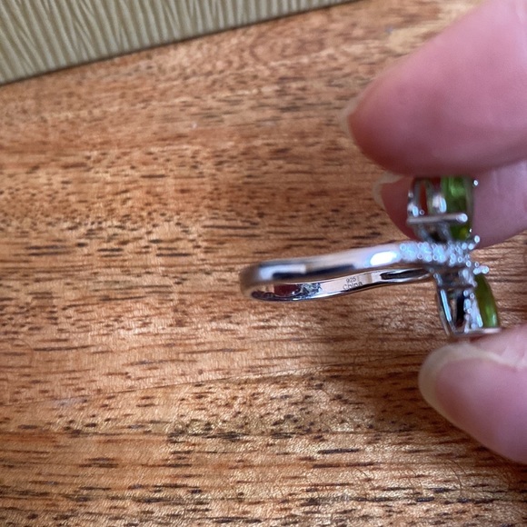 🖤 .925 Green Peridot Sterling Silver Eternity Ring - Picture 5 of 6